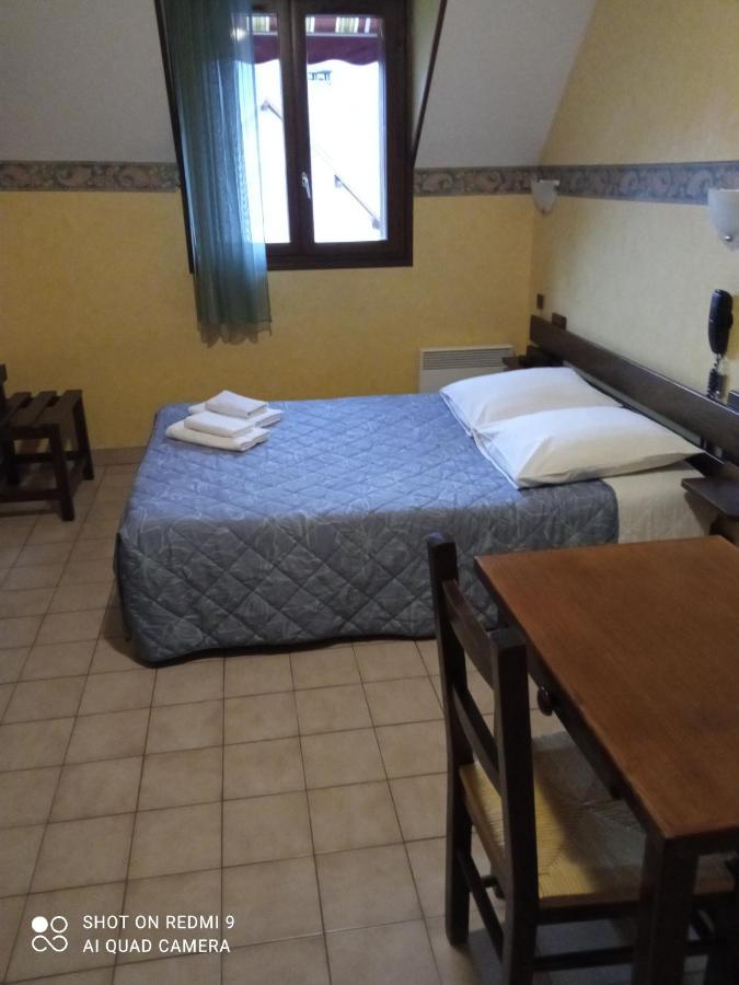 קור 07 50 Hotel 44 Du 39 22 Tilleul מראה חיצוני תמונה